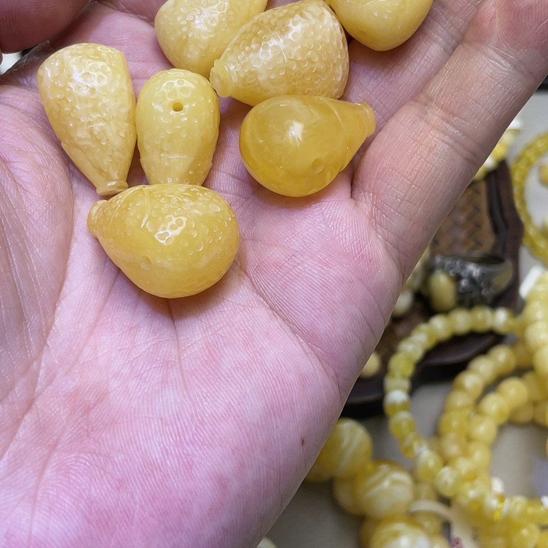 蜜蜡吊坠(赠链)未镶嵌三通12-18多样性发其一
