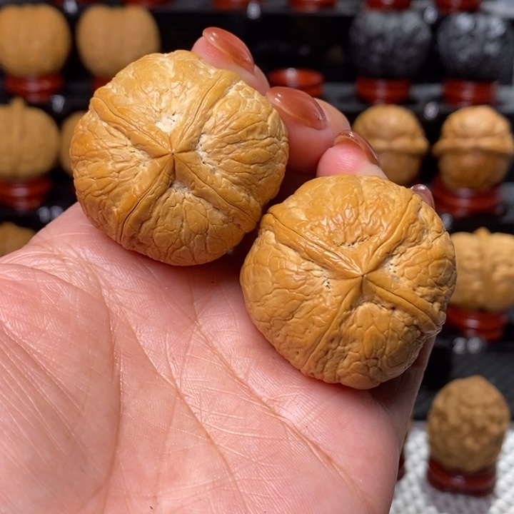 文玩核桃把件金蟒四棱…………05