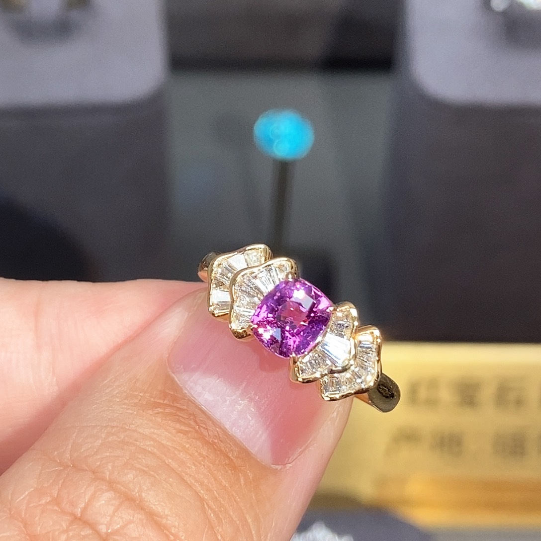 彩色蓝宝石戒指18K金镶嵌1.01克拉