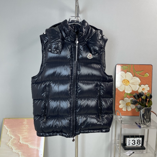 99新 MONCLER 黑色 羽绒马甲 专柜价11550 99新 4码 A6219