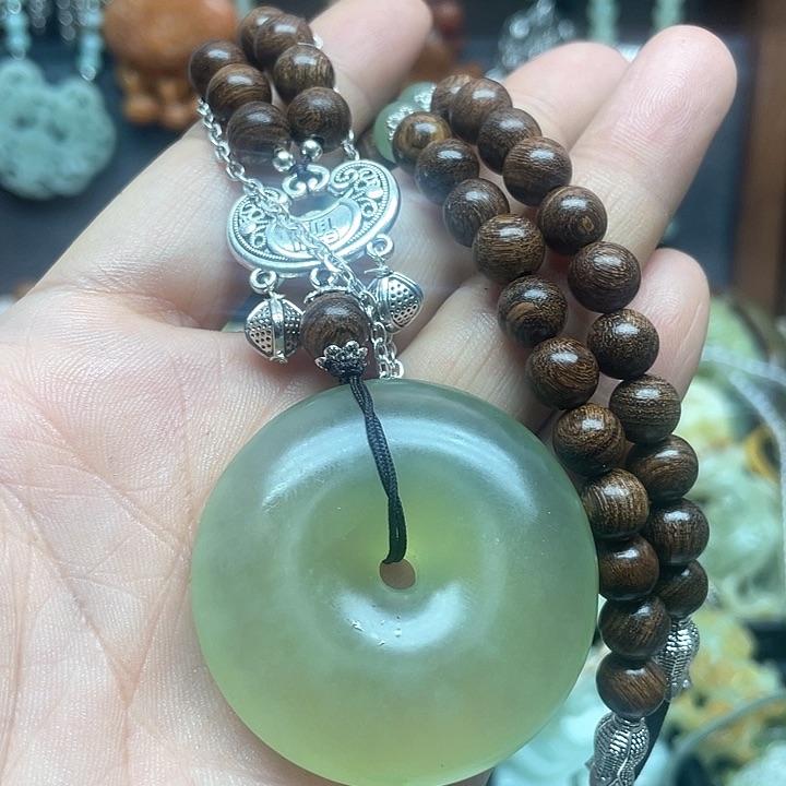 未镶嵌蛇纹石玉颈饰