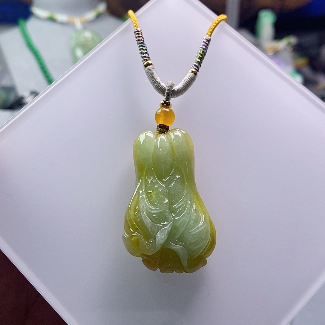 翡翠未镶嵌吊坠(赠链)