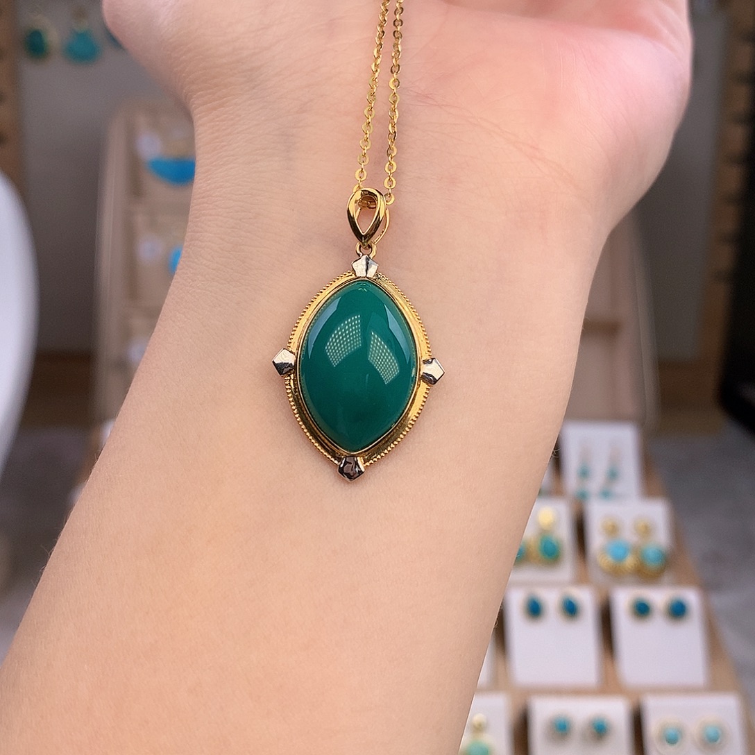 绿松石18K金镶嵌颈饰