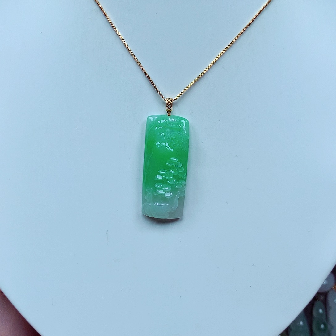 翡翠颈饰18K金镶嵌天然翡翠A货