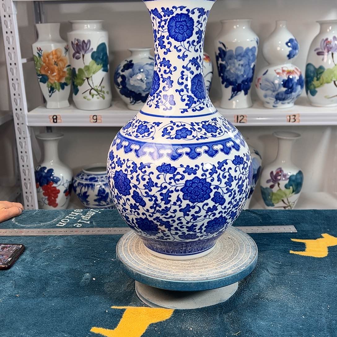 摆件景德镇陶瓷缠枝