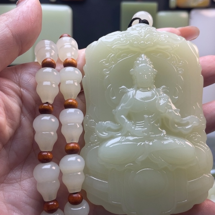我***边新疆昆仑山料观音牌
