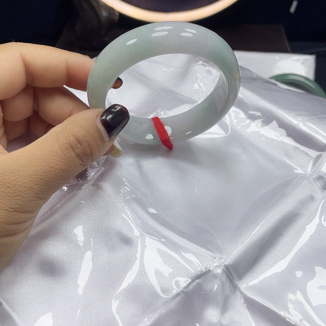 未镶嵌手镯翡翠丽丽