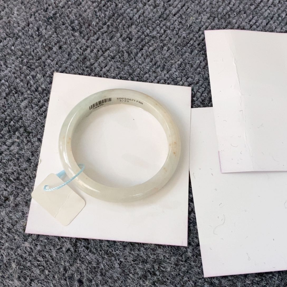 翡翠手镯未镶嵌大****律64圈口