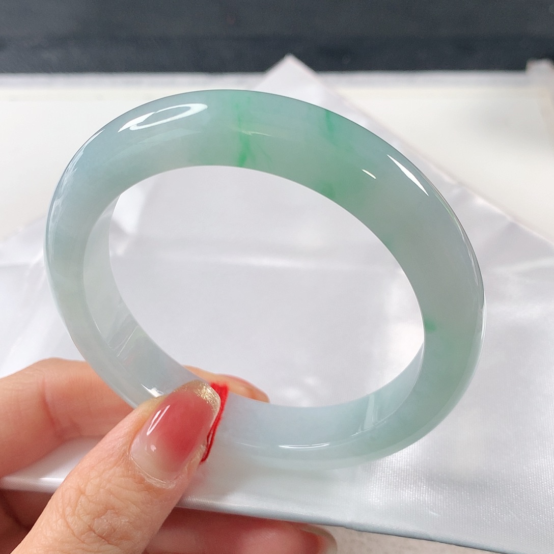 翡翠未镶嵌手镯 正圈