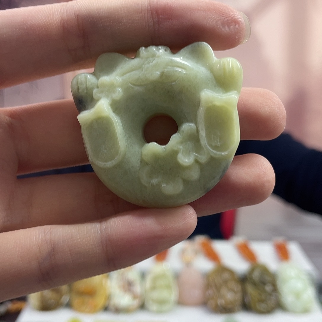 蛇纹石玉未镶嵌吊坠(赠链)