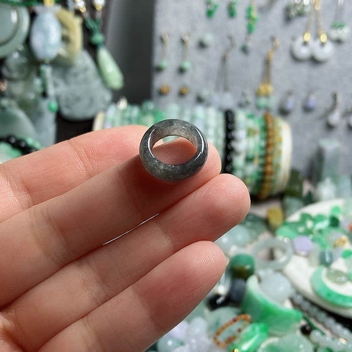 翡翠颈饰未镶嵌冰乌鸡甜甜圈