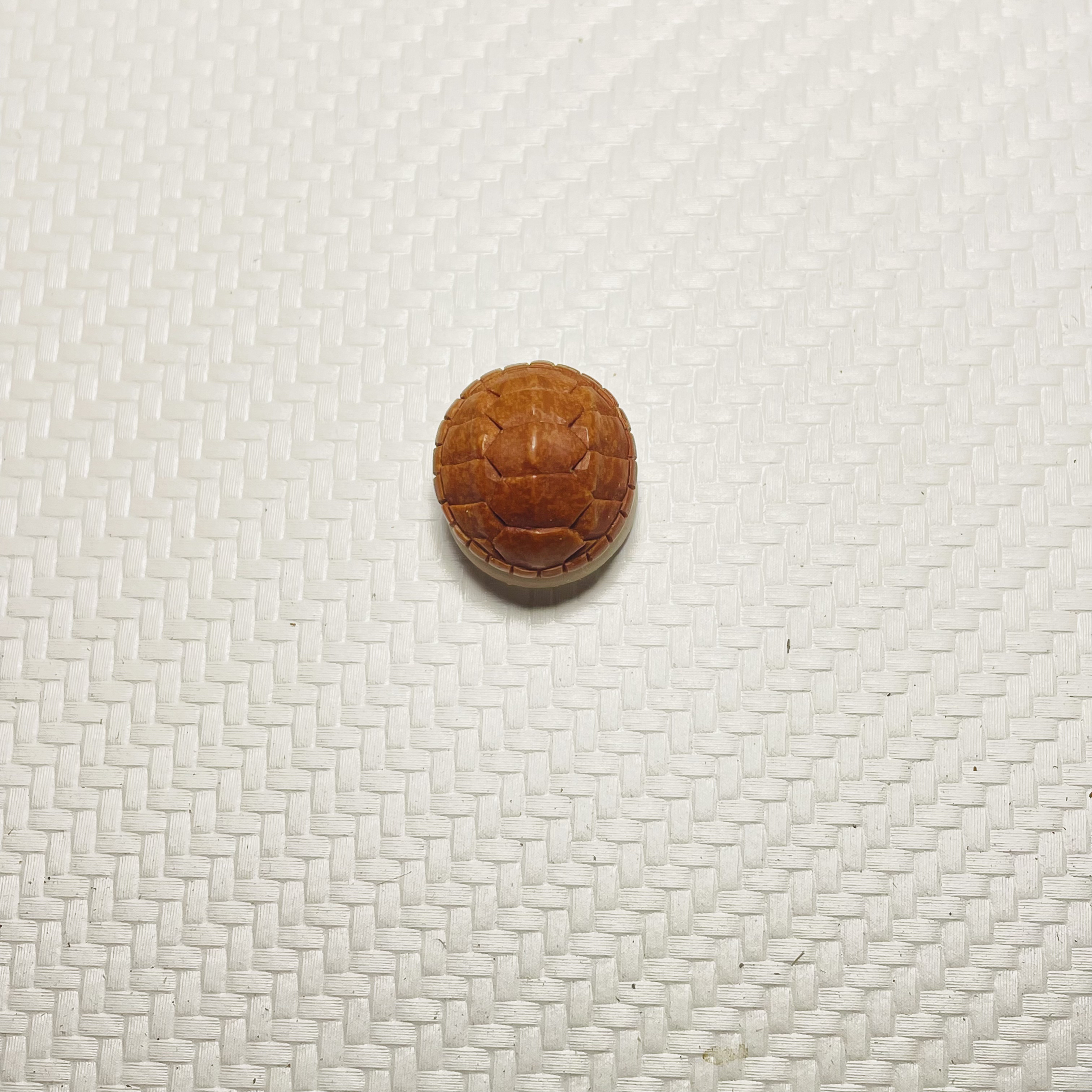 龙纹桃核手工雕刻，富甲天下。