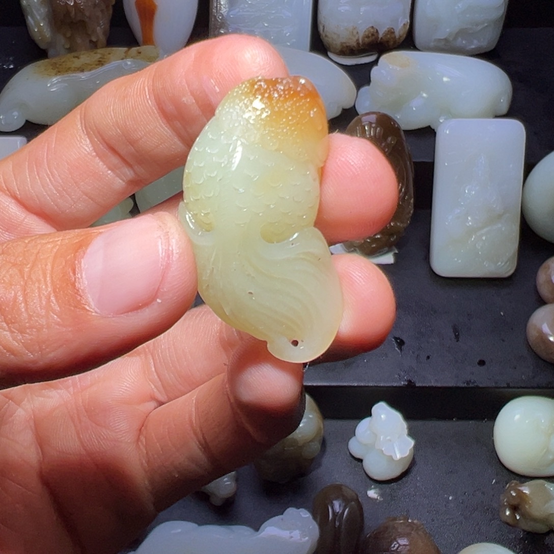 开****和田玉未镶嵌颈饰