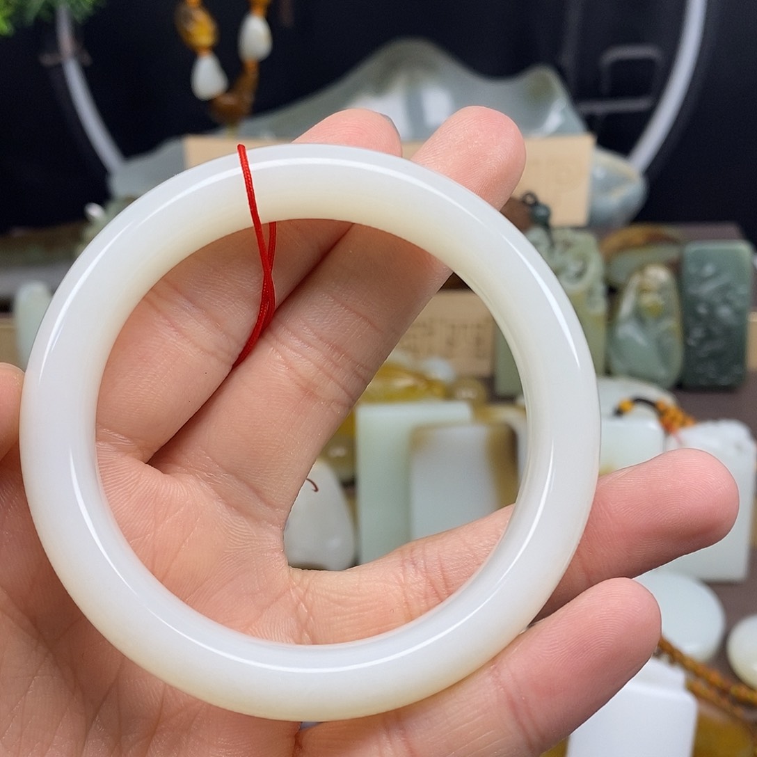 和田玉手镯未镶嵌