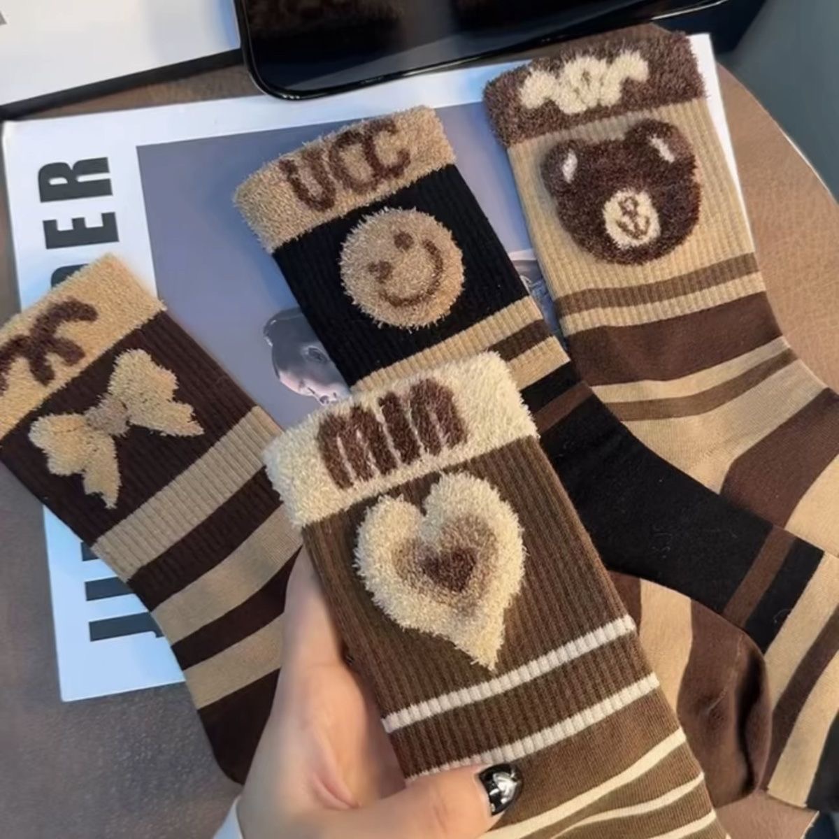 新款袜子女ins秋冬长筒加厚网红爆款高腰甜美可爱字母棉袜饰品袜