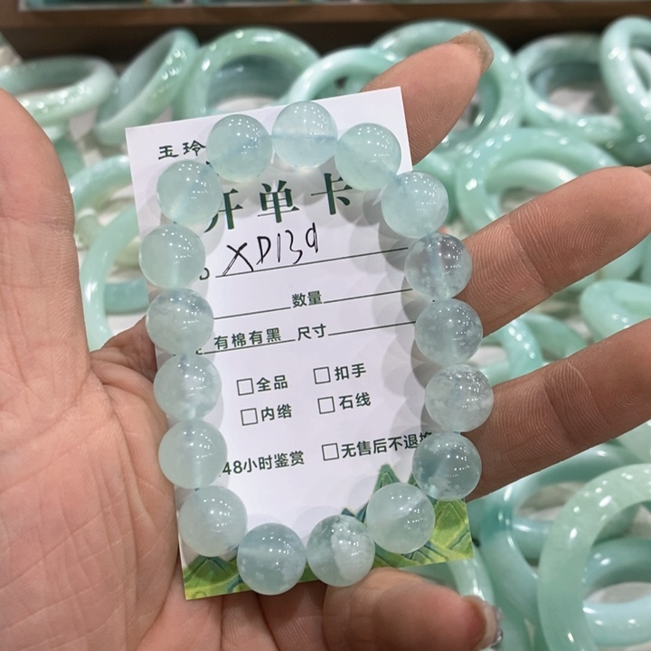 蛇纹石玉手镯未镶嵌?