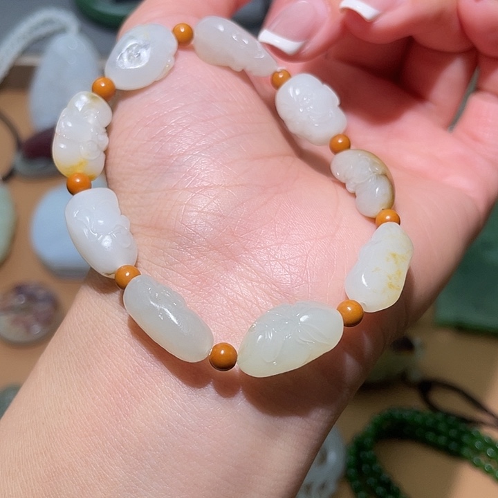 k***k和田玉未镶嵌颈饰