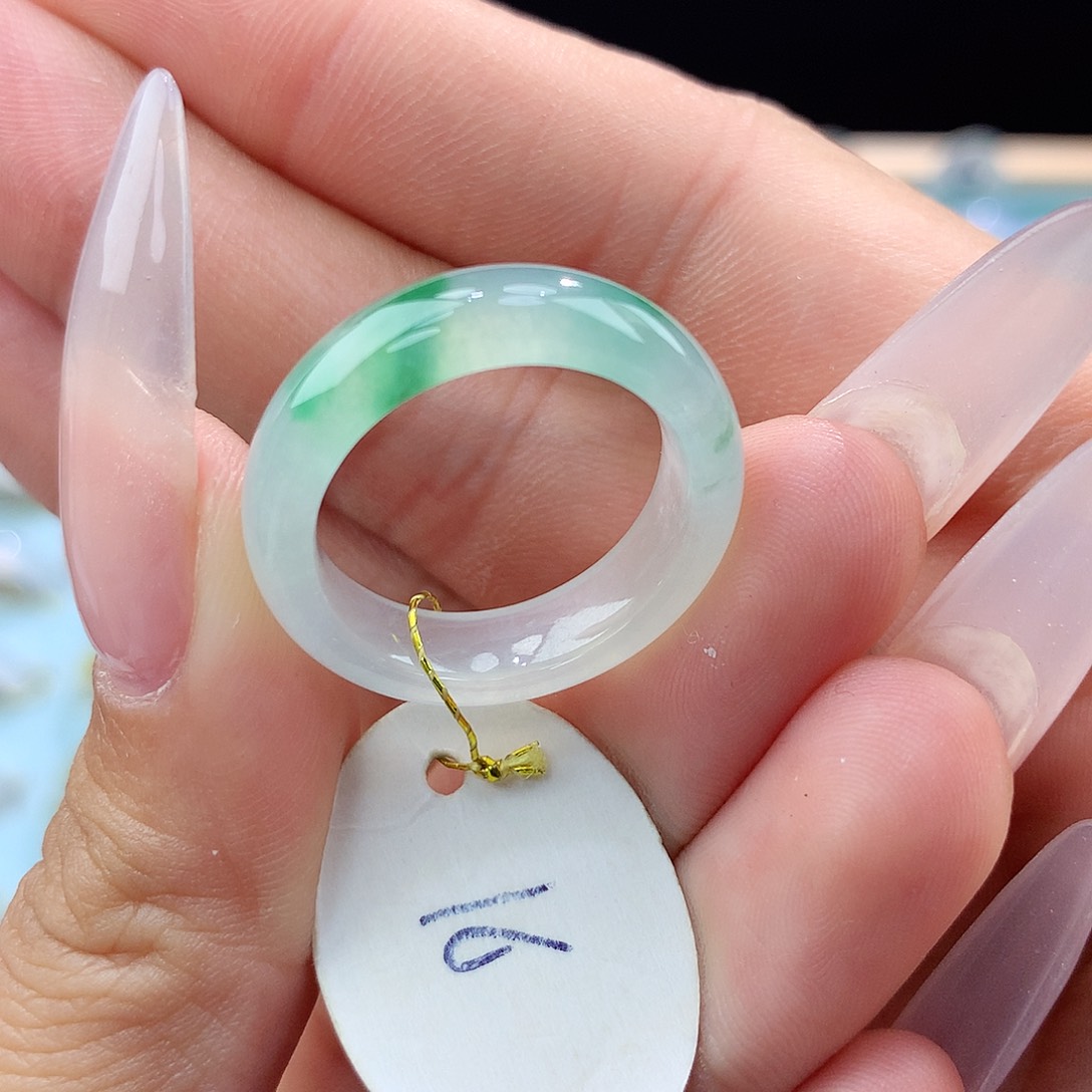 翡翠戒指未镶嵌16圈