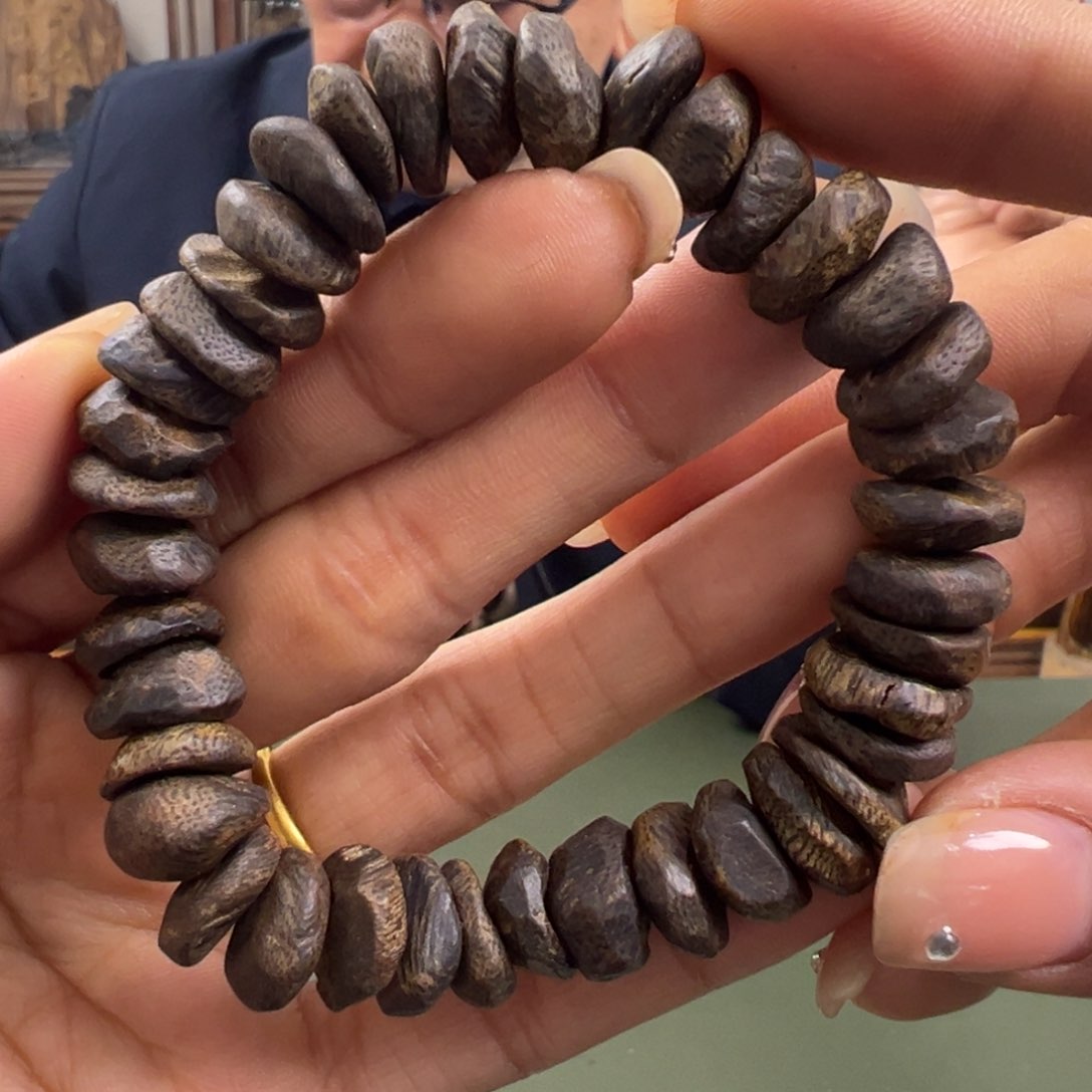 沉香手串透顶绿沉水包壳卡1.2/20g