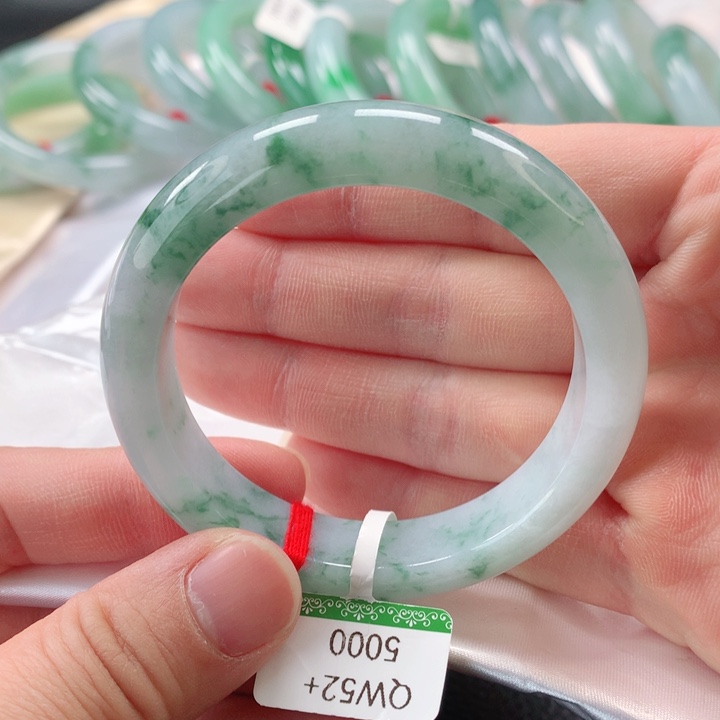 翡翠手镯未镶嵌缅甸A货翡翠手镯