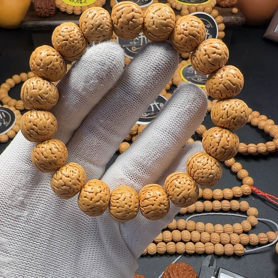 小***8桃核手串桃核手串