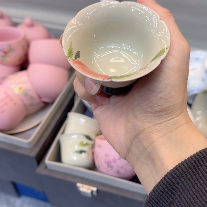 青花龙城一组画图中出现这样