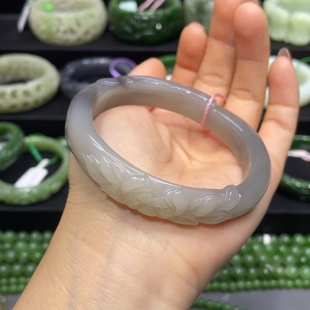 和田玉手镯58圈口 编号74未镶嵌