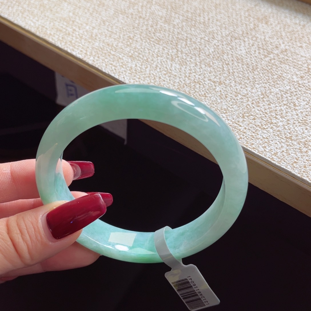 翡翠手镯未镶嵌手镯