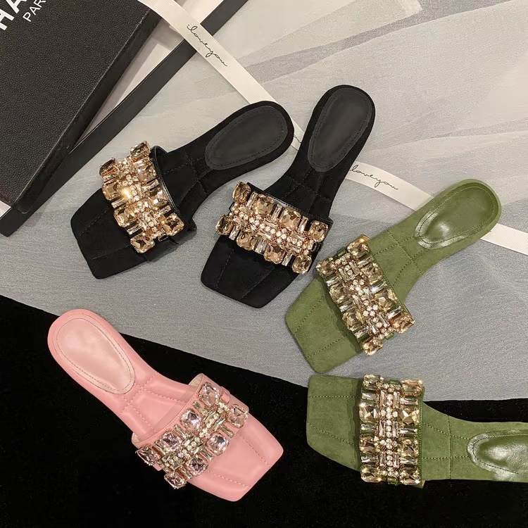 2025年夏季新款爆款一字带水钻气质百搭时尚网红舒适方头凉拖跟鞋