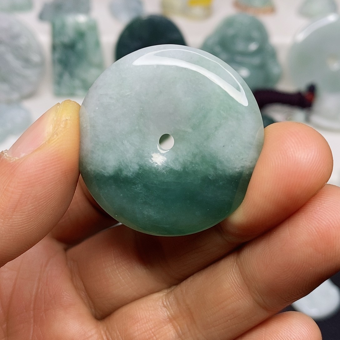 翡翠颈饰未镶嵌吊坠