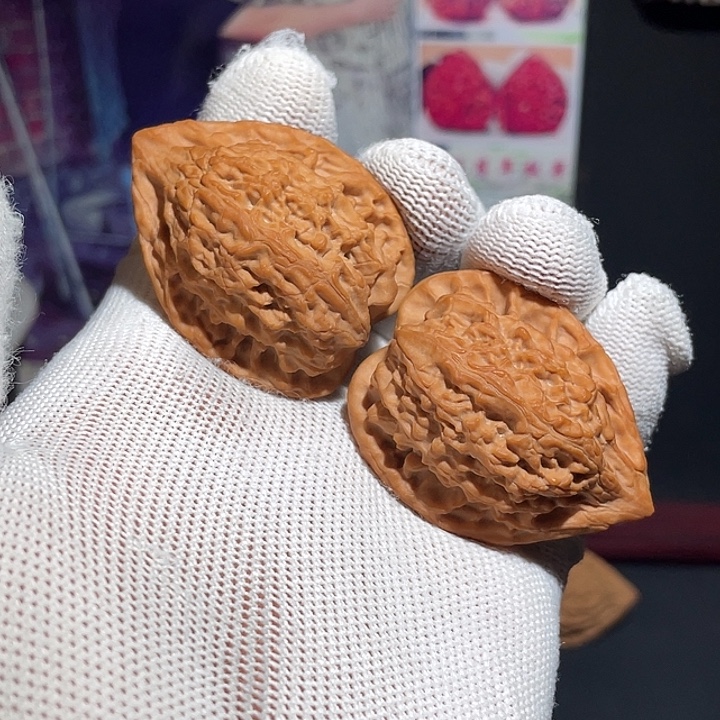 文玩核桃吊坠吸血鬼