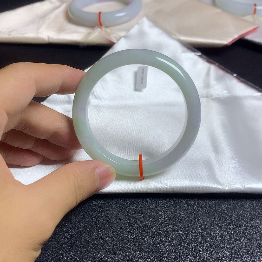 翡翠手镯未镶嵌翡翠56