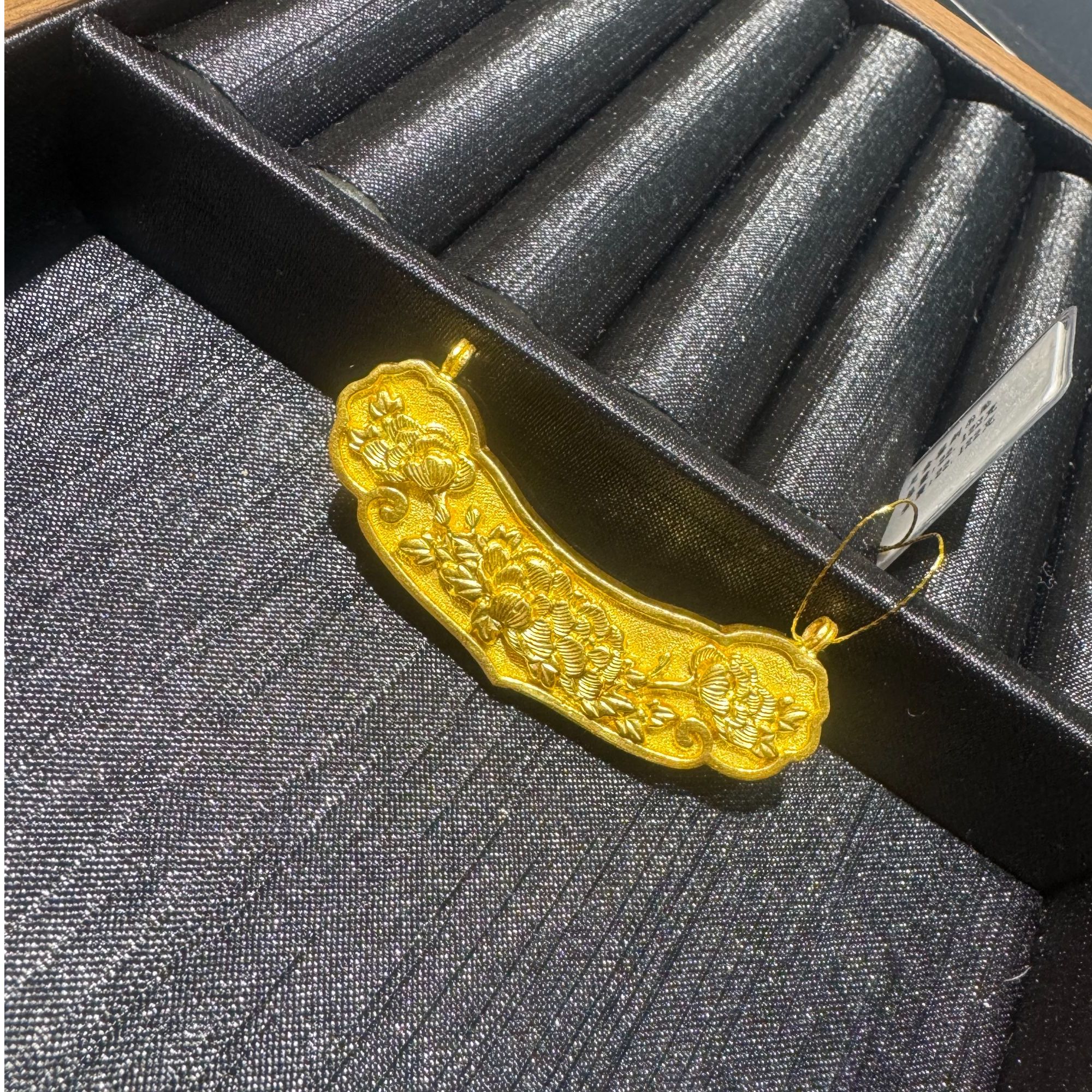 足金錾刻大师工锁包