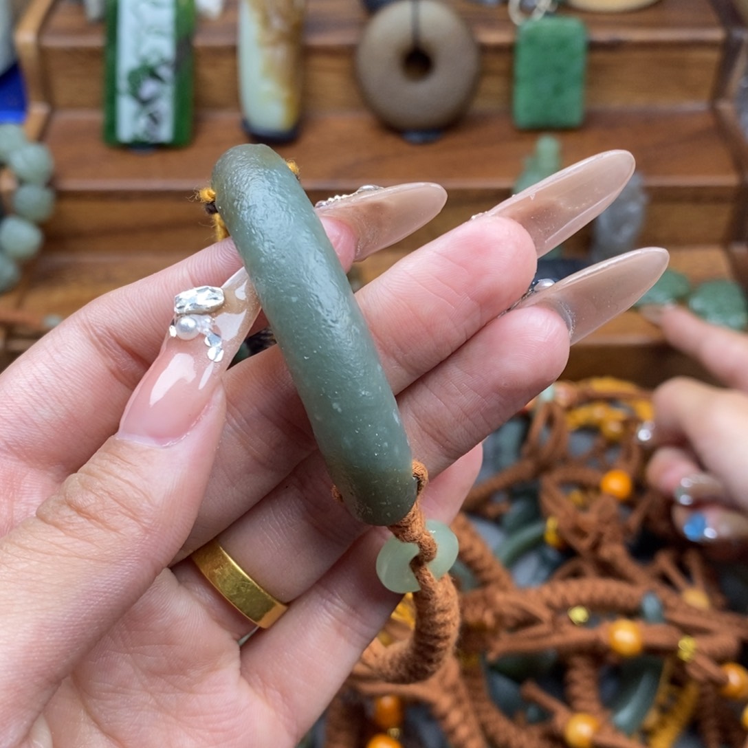 和田玉颈饰未镶嵌宇*