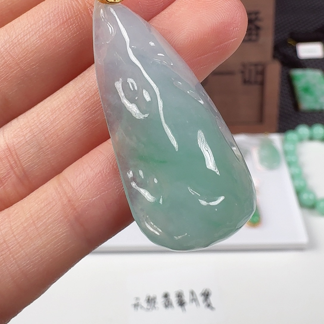 翡翠18K金镶嵌颈饰