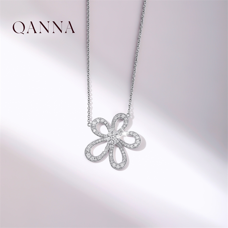 QANNA【1 克拉 满钻五花】轻奢时尚人间富贵花格桑花钻石项链 AF