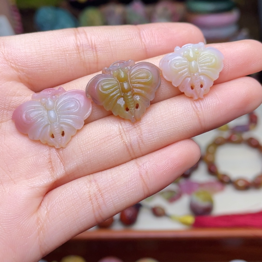 玛瑙/玉髓珠宝半成品未镶嵌盐源玛瑙三个小蝴蝶打包价108