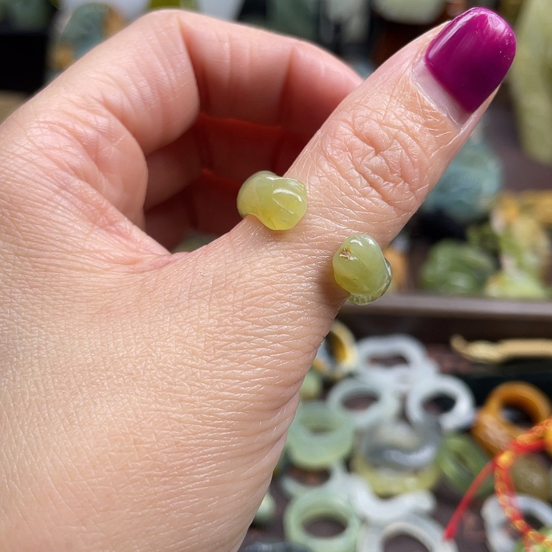 蛇纹石玉颈饰未镶嵌花玉猫爪口径18