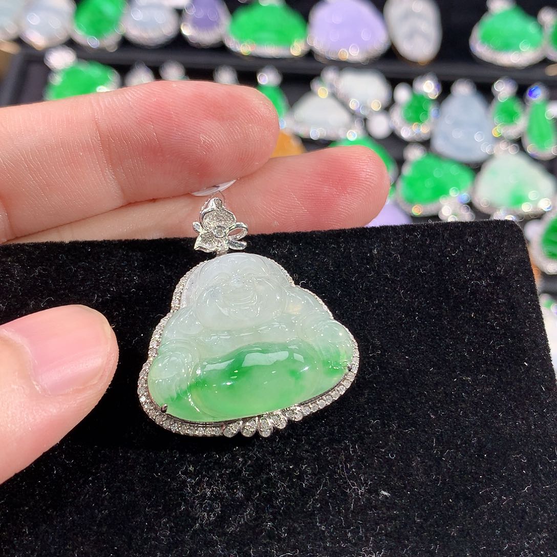 翡翠18K金镶嵌颈饰