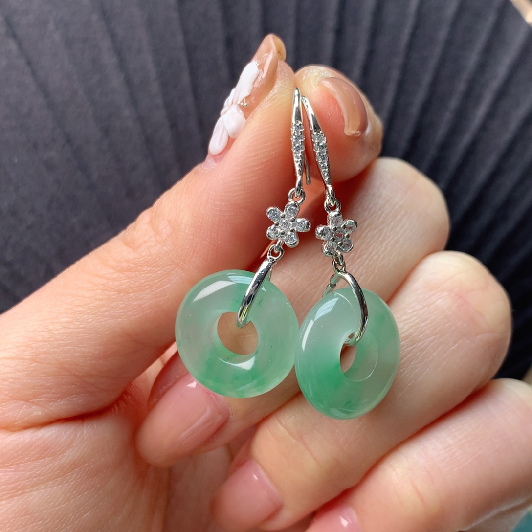 小***爬石英质玉（非洲翠）银S925镀金镶嵌冰飘花精品耳饰