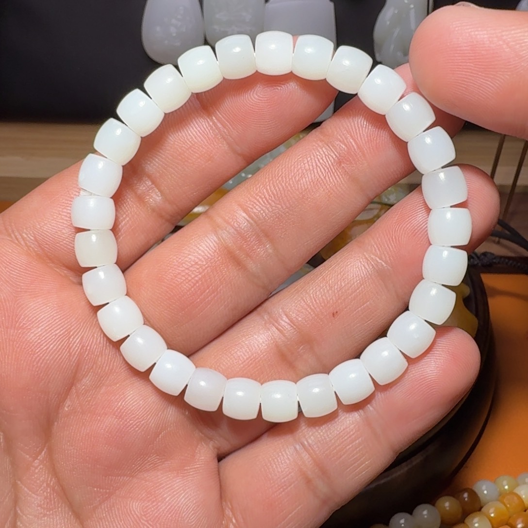 和田玉颈饰未镶嵌