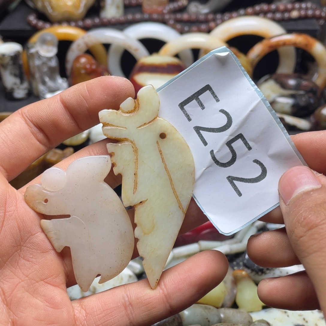 和田玉颈饰未镶嵌