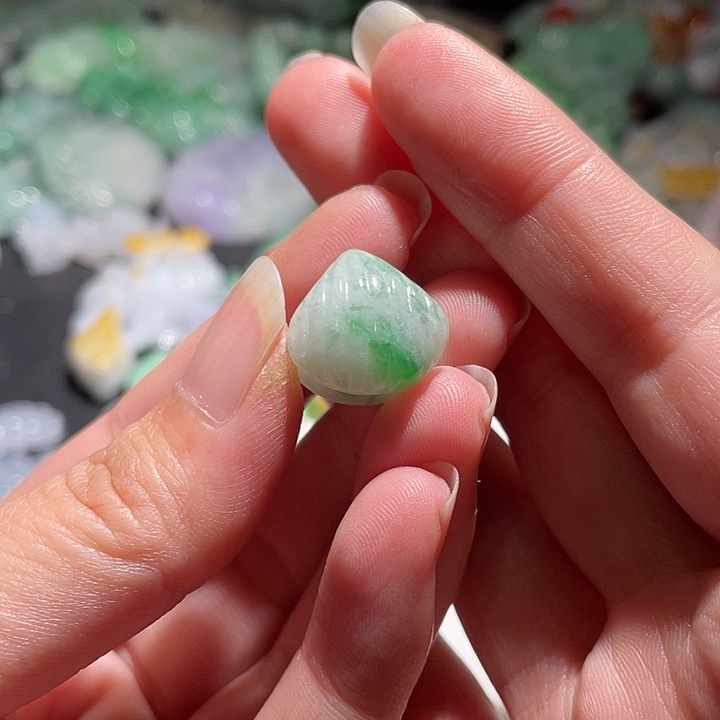 颈饰未镶嵌翡翠雨***想天