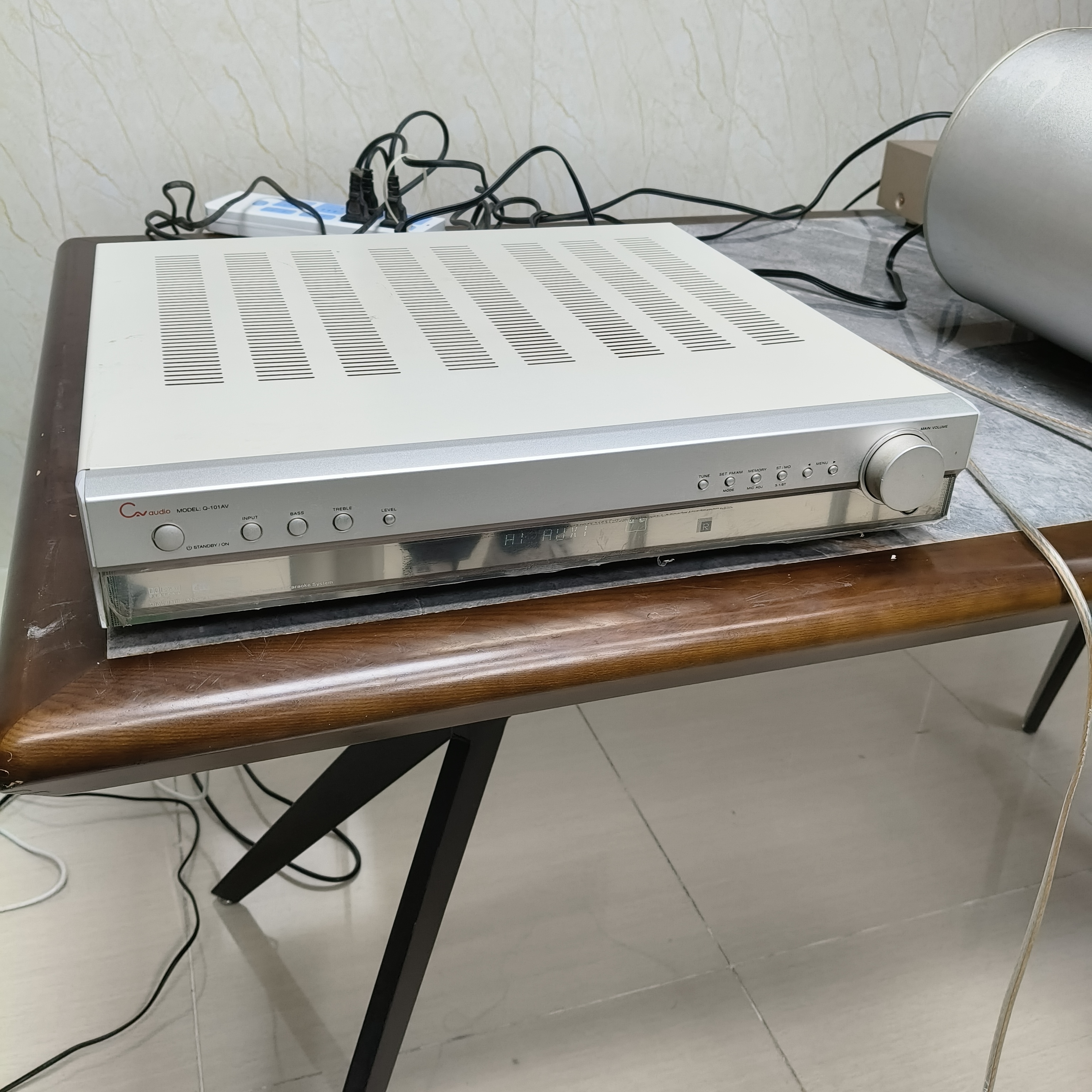 8新  功能完好使用。邮费自理