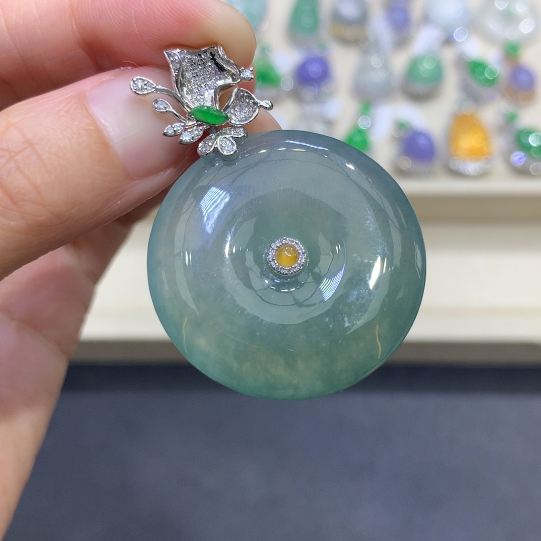 翡翠18K金镶嵌颈饰翡翠