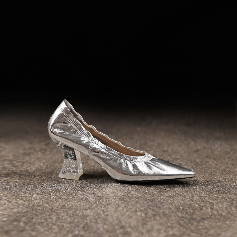 设计师款手工女鞋洋气超软浅口单鞋春季新款真皮银色粗跟高跟鞋