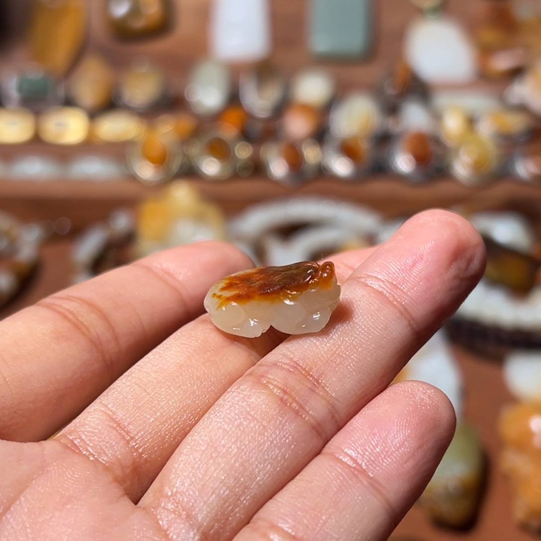 ****哥和田玉未镶嵌颈饰