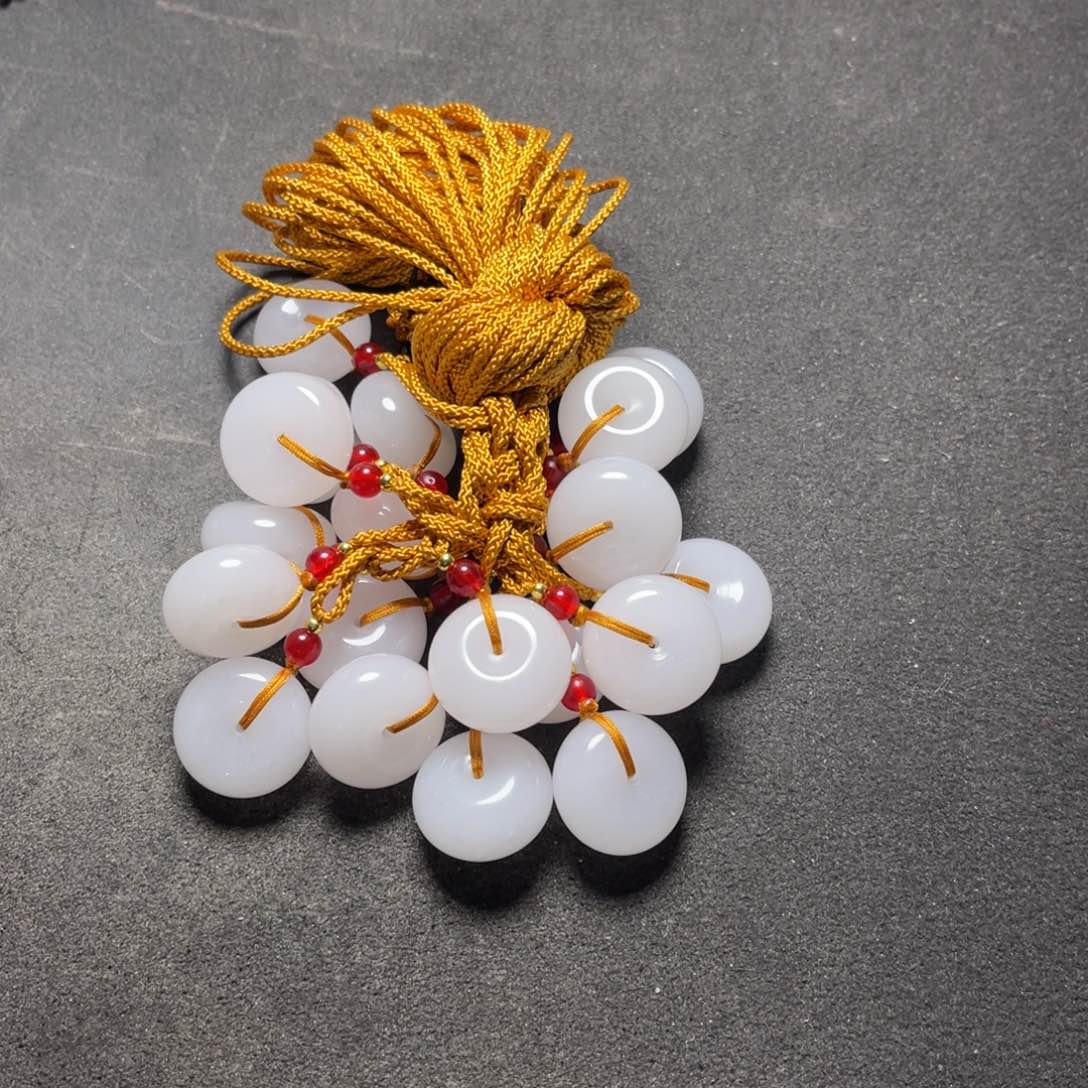 颈饰未镶嵌石英质玉疆**珍