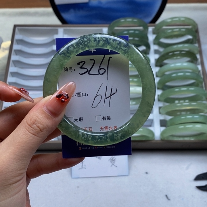 蛇纹石玉手镯未镶嵌