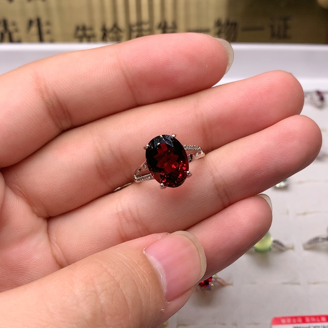 石榴石戒指银S925镶嵌老****）